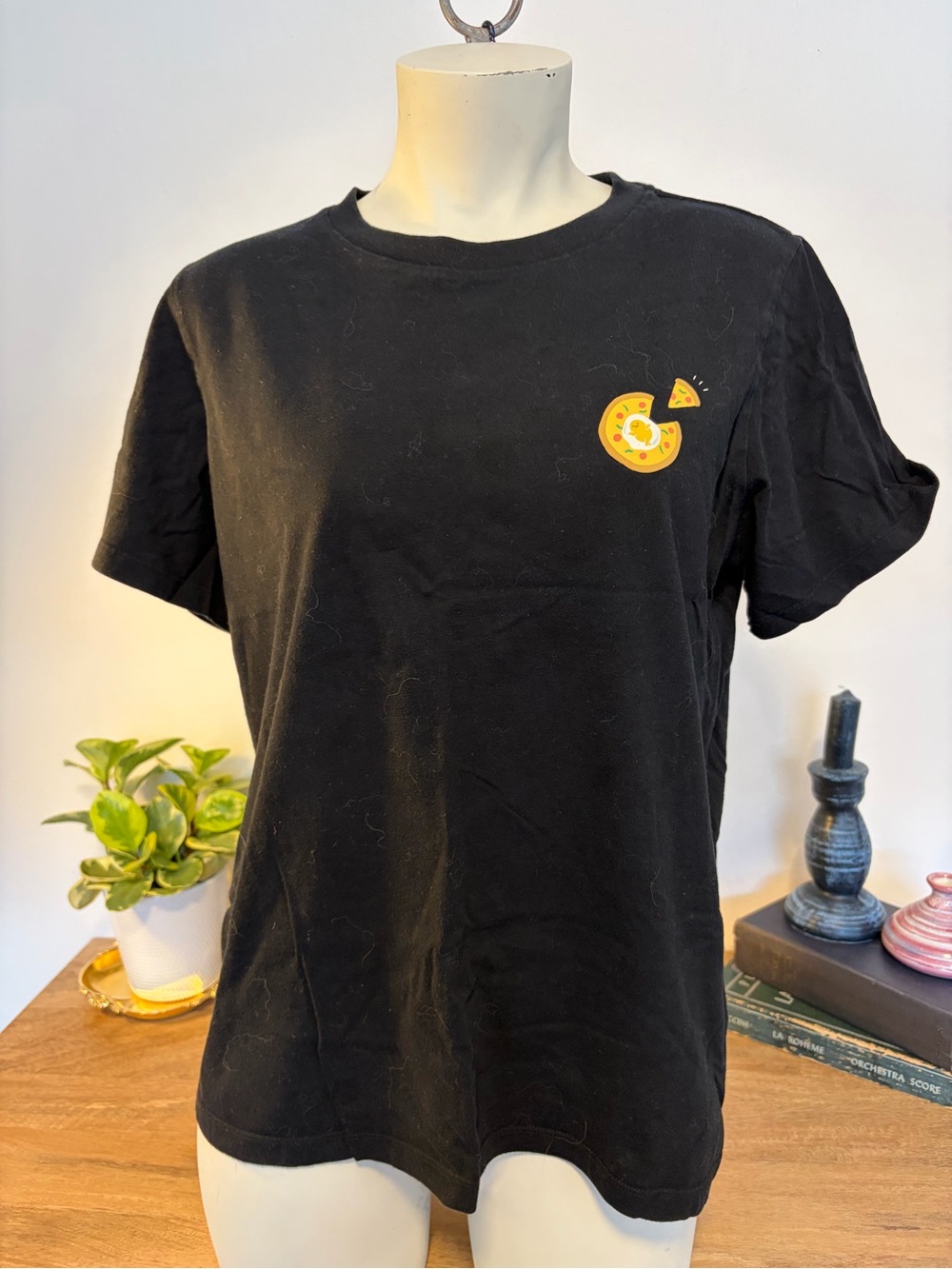 UNIQLO UT x Sanrio Gudetama Gudelicious Pizza Tee Black XL